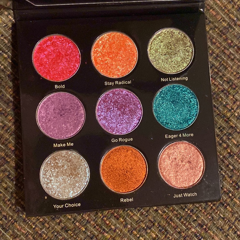 It’s Bel Cosmetics Break the Rules Duochrome Palette